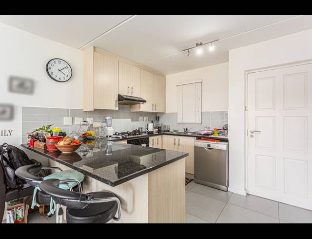 2 BEDROOM APARTMENT SOLD IN BURGUNDY ESTATE